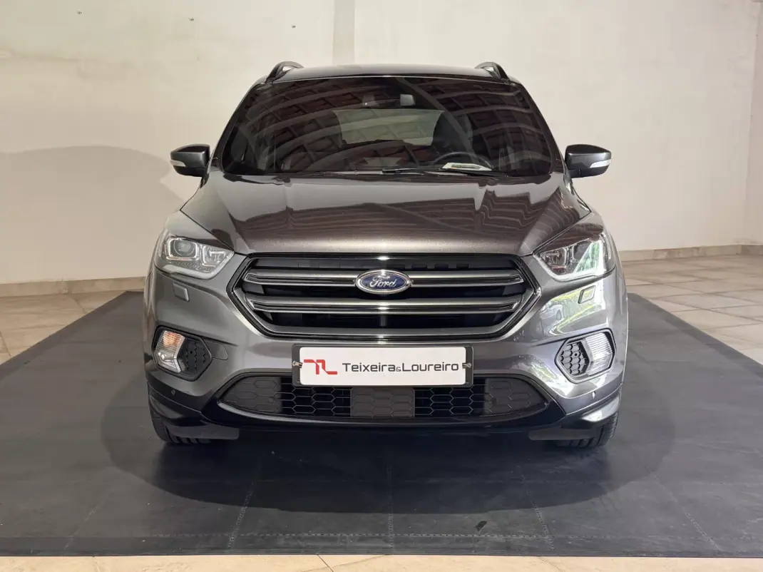 Ford Kuga 2018 - 16500 EUR, 54485 km - AUTO.MOTO.pt - 54485km - foto 2 de 25