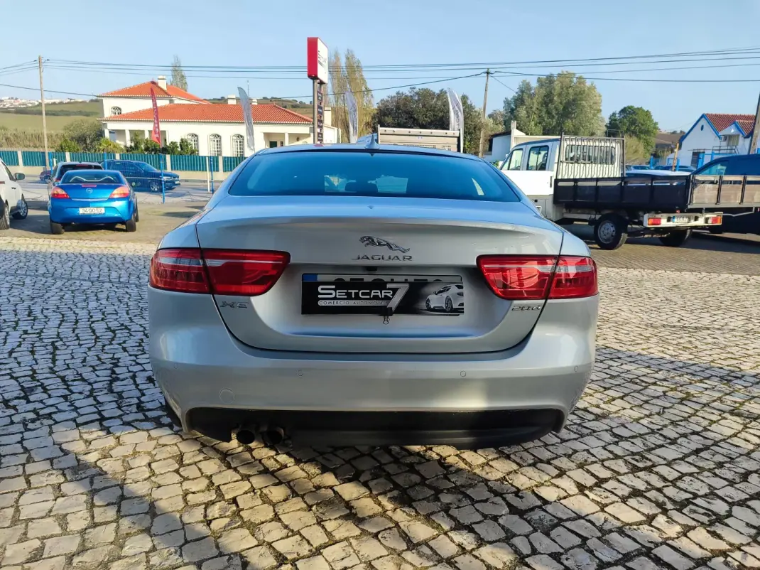 Jaguar XE 2016 - 15900 EUR, 120000 km - AUTO.MOTO.pt - 120000km - foto 6 de 22