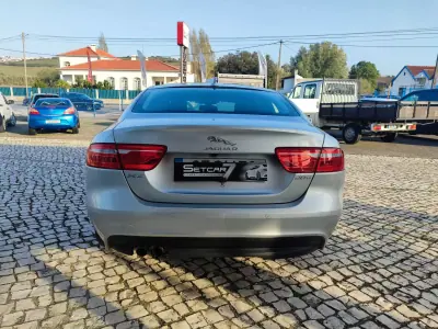 Jaguar XE 2016 - 15900 EUR, 120000 km - AUTO.MOTO.pt - 120000km - foto 6 de 22