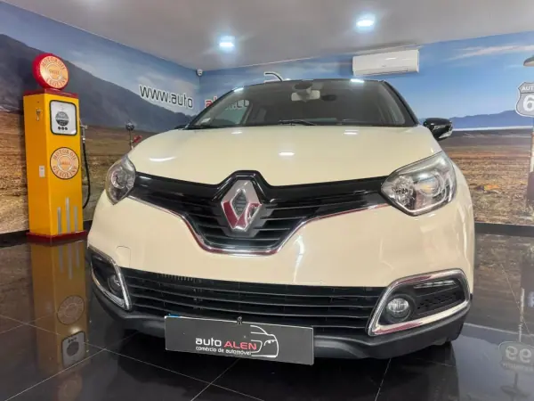 Renault Captur 2014 - 11990 EUR, 183000 km - AUTO.MOTO.pt - 183000km - foto 2 de 12