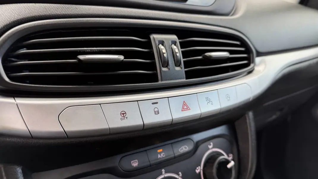 Fiat Tipo Station Wagon 2019 - 12750 EUR, 75000 km - AUTO.MOTO.pt - 75000km - foto 25 de 32