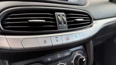 Fiat Tipo Station Wagon 2019 - 12750 EUR, 75000 km - AUTO.MOTO.pt - 75000km - foto 25 de 32