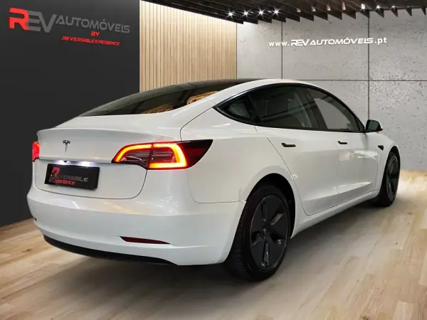 Tesla Model 3 2023 - 30950 EUR, 79791 km - AUTO.MOTO.pt - 79791km - foto 3 de 20