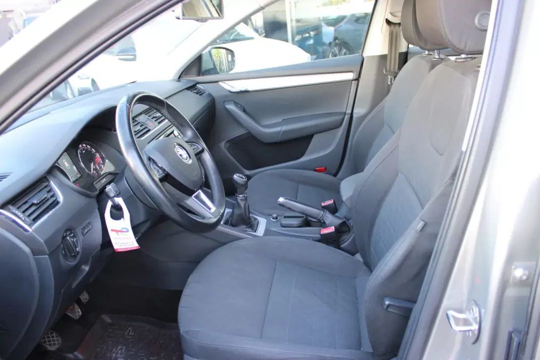 Skoda Octavia Break 2014 - 7900 EUR, 121413 km - AUTO.MOTO.pt - 121413km - foto 5 de 25