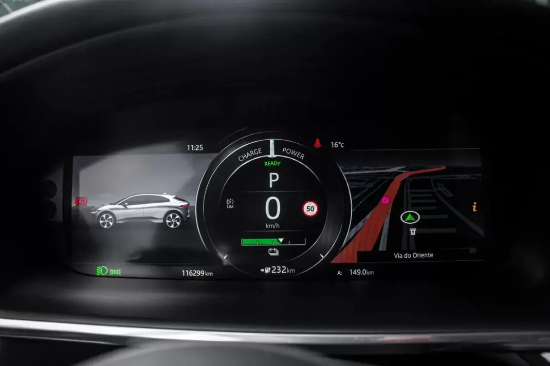 Jaguar I-Pace 2018 - 22990 EUR, 116299 km - AUTO.MOTO.pt - 116299km - foto 30 de 43