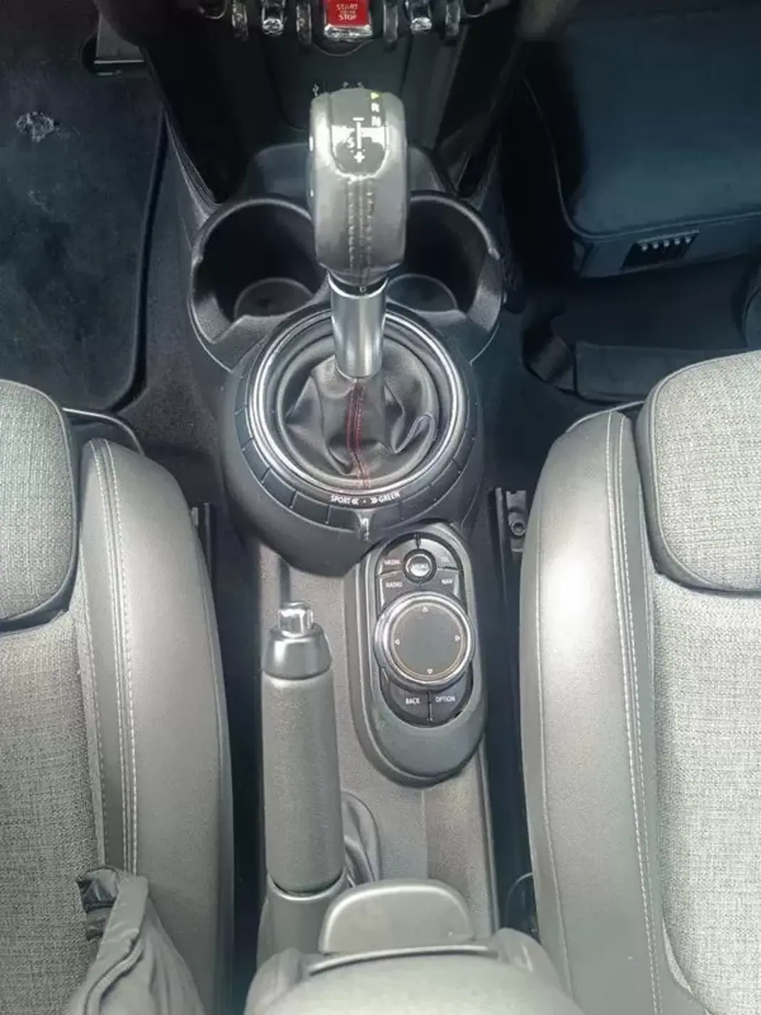 MINI 3 Portas 2016 - 16000 EUR, 232000 km - AUTO.MOTO.pt - 232000km - foto 27 de 46