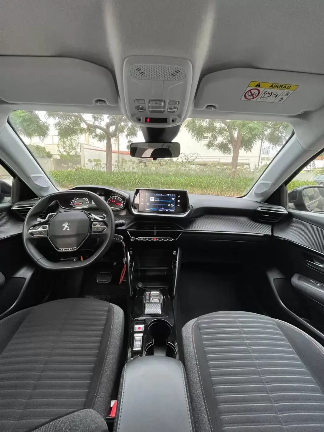 Peugeot 208 2022 - 14500 EUR, 71000 km - 71000km - foto 7 de 19