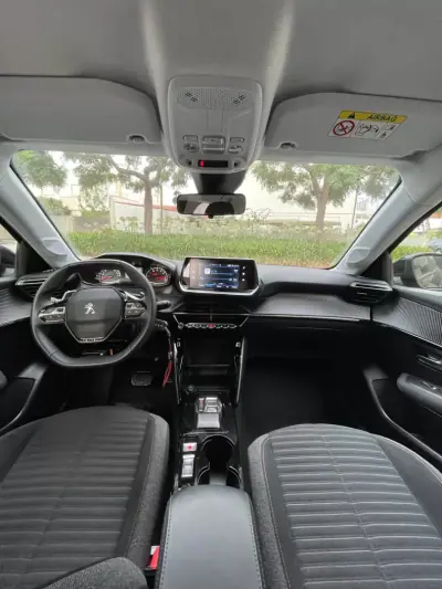 Peugeot 208 2022 - 14500 EUR, 71000 km - 71000km - foto 7 de 19