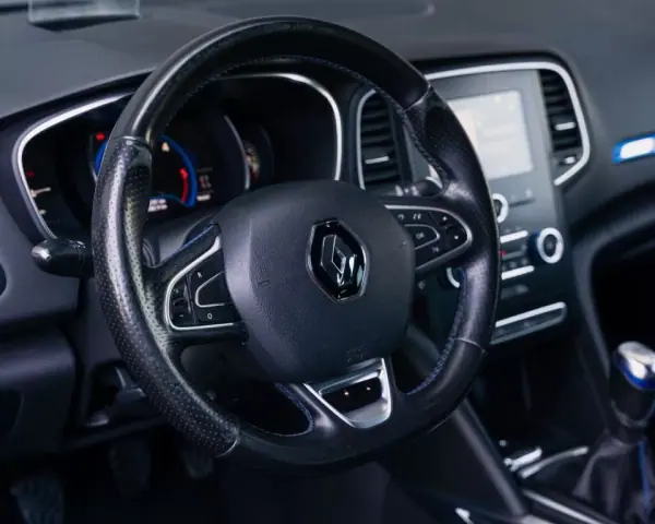 Renault Mégane Sport Tourer 2018 - 15990 EUR, 126740 km - AUTO.MOTO.pt - 126740km - foto 39 de 65
