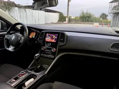 Renault Talisman Sport Tourer 2018 - 14500 EUR, 160000 km - AUTO.MOTO.pt - 160000km - foto 17 de 27