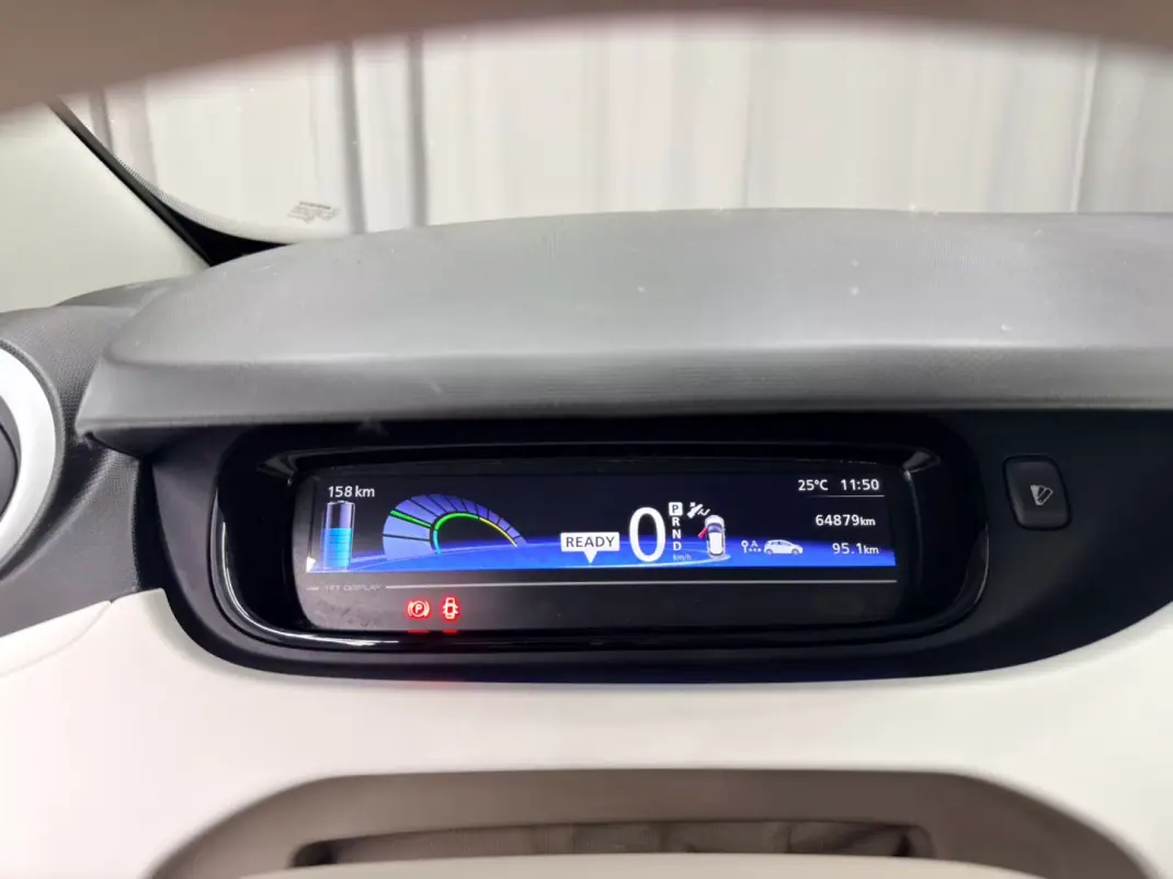 Renault Zoe 2018 - 10750 EUR, 64000 km - AUTO.MOTO.pt - 64000km - foto 18 de 18