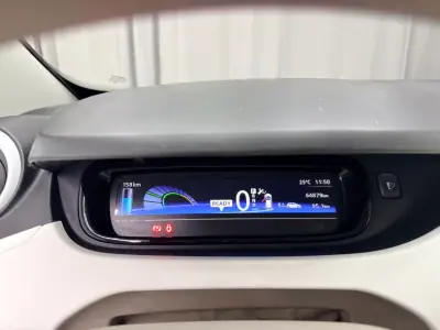 Renault Zoe 2018 - 10750 EUR, 64000 km - AUTO.MOTO.pt - 64000km - foto 18 de 18