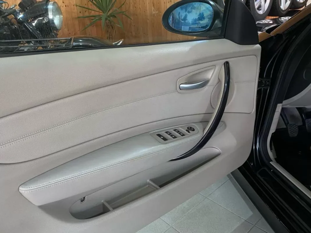 BMW 120 2008 - 12800 EUR, 174000 km - AUTO.MOTO.pt - 174000km - foto 11 de 23