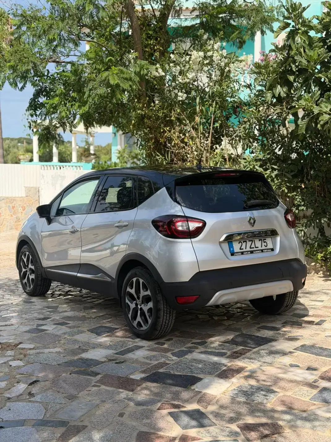 Renault Captur 2019 - 14900 EUR, 95873 km - 95873km - foto 4 de 9