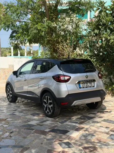 Renault Captur 2019 - 14900 EUR, 95873 km - AUTO.MOTO.pt - 95873km - foto 4 de 9