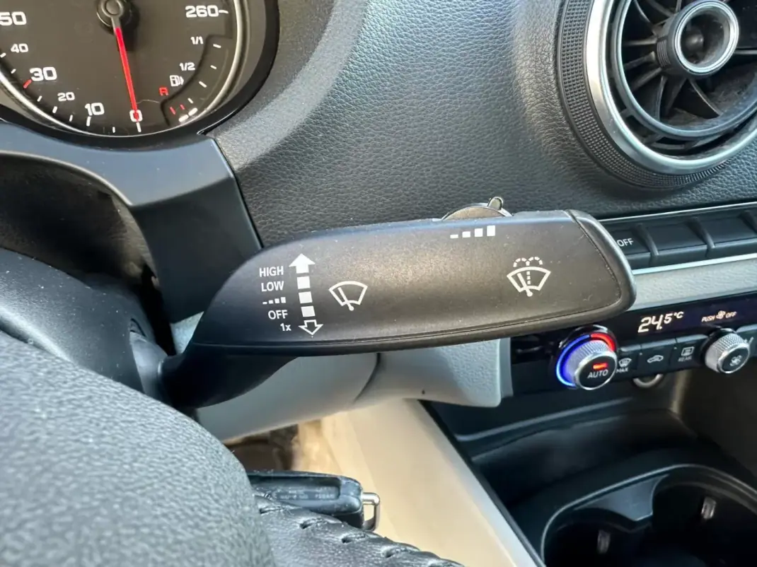 Audi A3 Limousine 2015 - 15900 EUR, 238805 km - AUTO.MOTO.pt - 238805km - foto 13 de 18