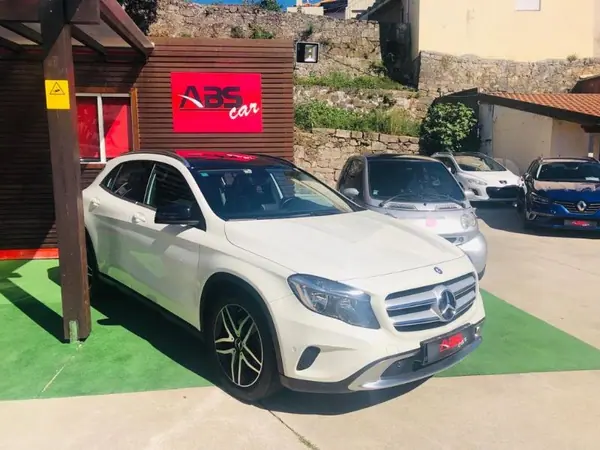 Mercedes-Benz GLA 200 2014 - 20000 EUR, 200000 km - AUTO.MOTO.pt - 200000km - foto 3 de 24
