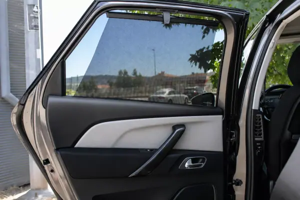 Citroën C4 Picasso 2016 - 11990 EUR, 155875 km - AUTO.MOTO.pt - 155875km - foto 29 de 32