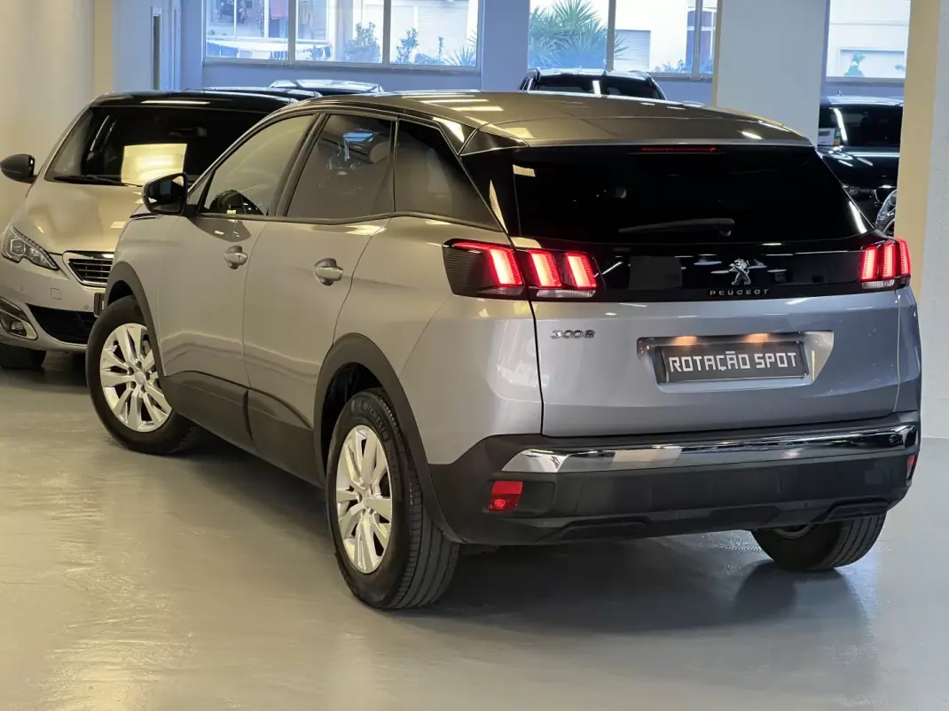 Peugeot 3008 2019 - 13990 EUR, 110000 km - AUTO.MOTO.pt - 110000km - foto 4 de 27
