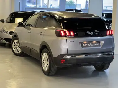 Peugeot 3008 2019 - 13990 EUR, 110000 km - AUTO.MOTO.pt - 110000km - foto 4 de 27