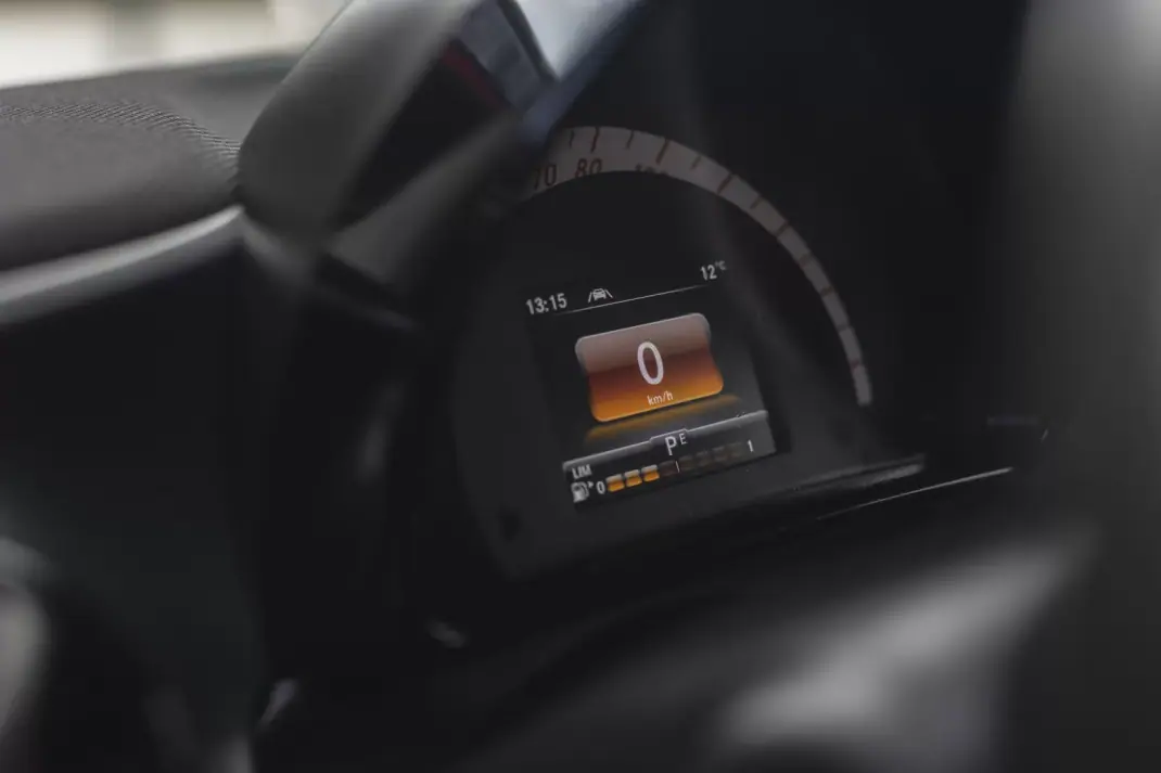 Smart Fortwo Cabrio 2015 - 11900 EUR, 179000 km - AUTO.MOTO.pt - 179000km - foto 10 de 20