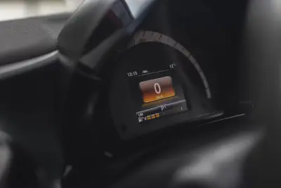 Smart Fortwo Cabrio 2015 - 11900 EUR, 179000 km - AUTO.MOTO.pt - 179000km - foto 10 de 20