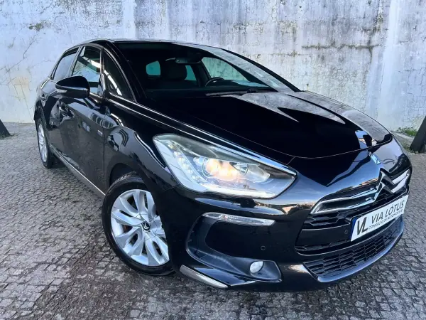 DS DS5 2013 - 13500 EUR, 174000 km - AUTO.MOTO.pt - 174000km - foto 3 de 8