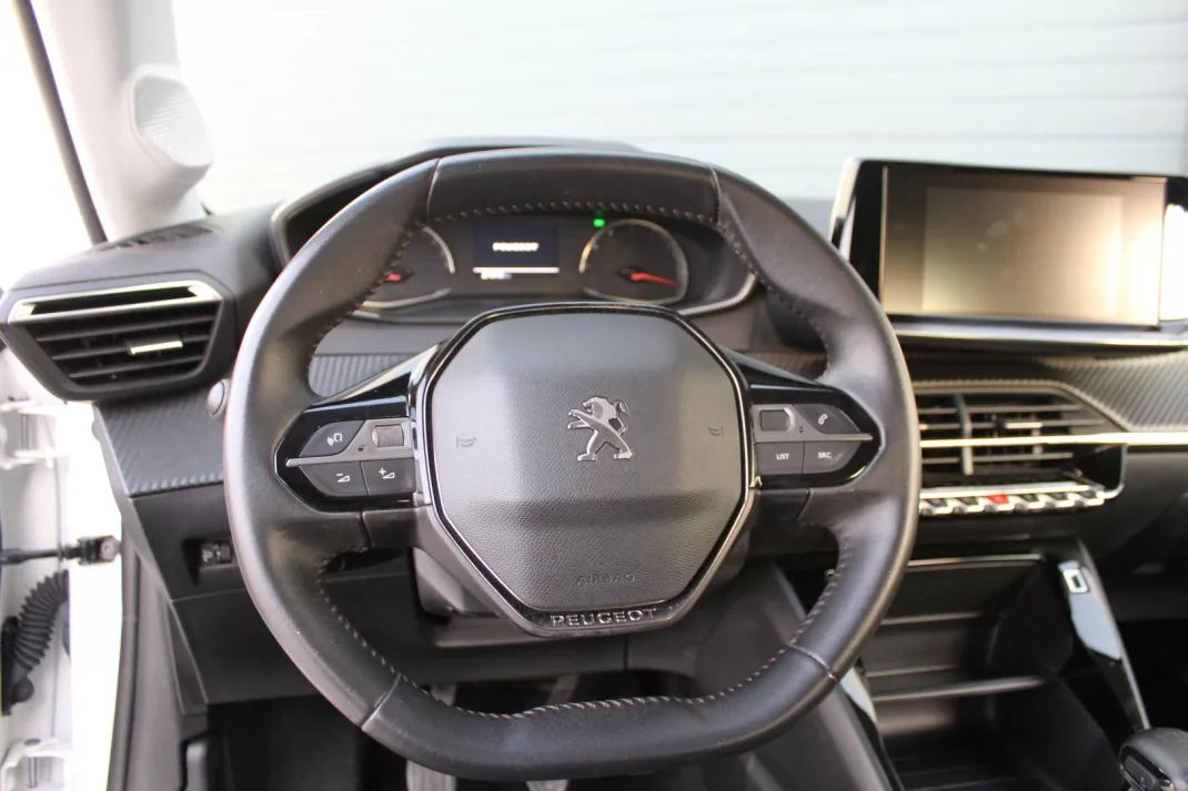 Peugeot 208 2021 - 16200 EUR, 27000 km - AUTO.MOTO.pt - 27000km - foto 15 de 19