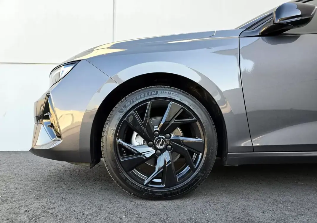 Opel Astra 2023 - 19900 EUR, 16940 km - AUTO.MOTO.pt - 16940km - foto 13 de 39