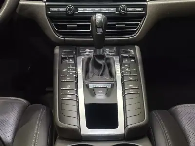 Porsche Macan 2019 - 57490 EUR, 133391 km - AUTO.MOTO.pt - 133391km - foto 27 de 36