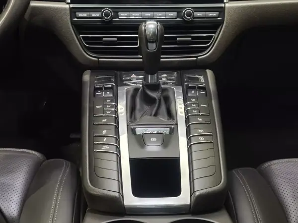 Porsche Macan 2019 - 57490 EUR, 133391 km - AUTO.MOTO.pt - 133391km - foto 27 de 36
