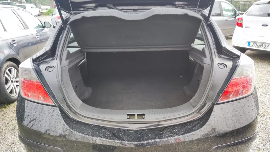 Opel 2010 - 5580 EUR, 219987 km - AUTO.MOTO.pt - 219987km - foto 20 de 20