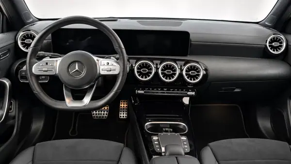 Mercedes-Benz CLA 250 2022 — foto 3 de 4