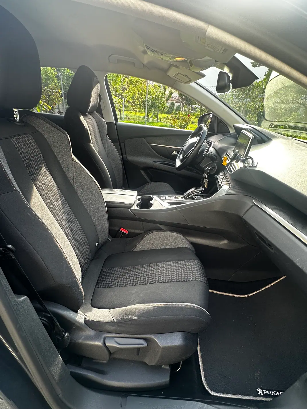 Peugeot 3008 2017 - 15000 EUR, 130000 km - AUTO.MOTO.pt - 130000km - foto 8 de 10