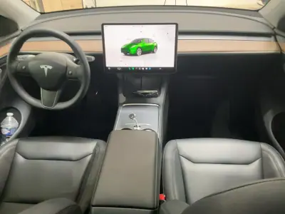 Tesla Model Y 2024 - 33990 EUR, 78253 km - 78253km - foto 11 de 17