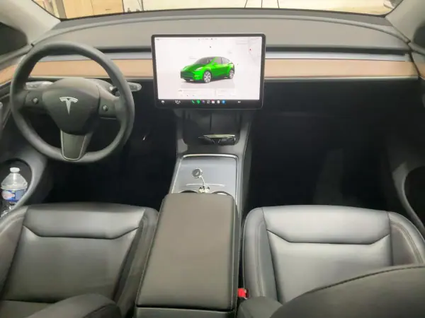 Tesla Model Y 2024 - 33990 EUR, 78253 km - 78253km - foto 11 de 17