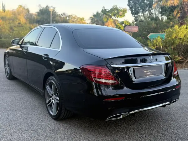 Mercedes-Benz E 220 2017 - 28999 EUR, 60000 km - AUTO.MOTO.pt - 60000km - foto 12 de 24
