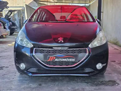 Peugeot 208 2012 - 6250 EUR, 158000 km - AUTO.MOTO.pt - 158000km - foto 2 de 12