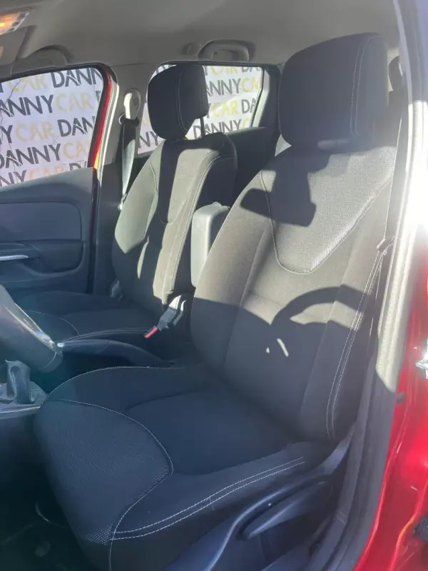 Renault Clio Sport Tourer 2015 - 10750 EUR, 122000 km - AUTO.MOTO.pt - 122000km - foto 8 de 12