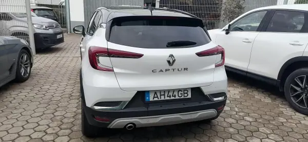 Renault Captur 2021 - 16900 EUR, 98000 km - AUTO.MOTO.pt - 98000km - foto 4 de 9