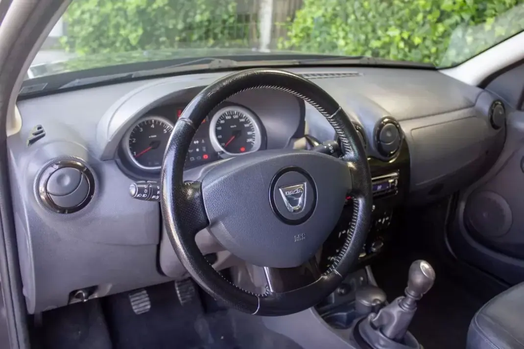Dacia Duster 2011 - 10750 EUR, 149000 km - AUTO.MOTO.pt - 149000km - foto 11 de 15