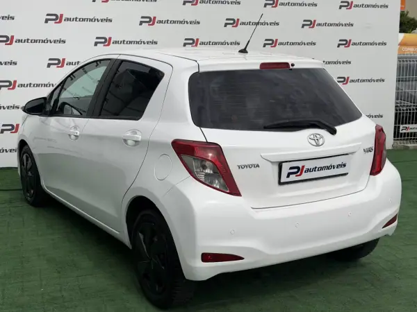 Toyota Yaris 2014 - 9990 EUR, 149000 km - AUTO.MOTO.pt - 149000km - foto 9 de 19