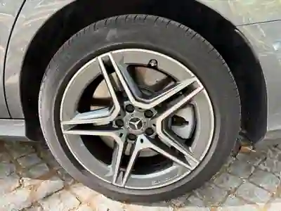 Mercedes-Benz E 300 2021 — foto 4 de 14
