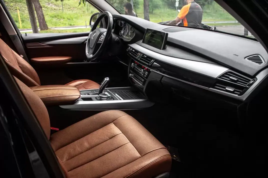 BMW X5 2015 - 27900 EUR, 170106 km - AUTO.MOTO.pt - 170106km - foto 27 de 44