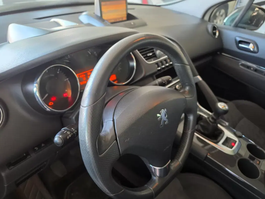 Peugeot 3008 2011 - 8450 EUR, 144500 km - 144500km - foto 12 de 22