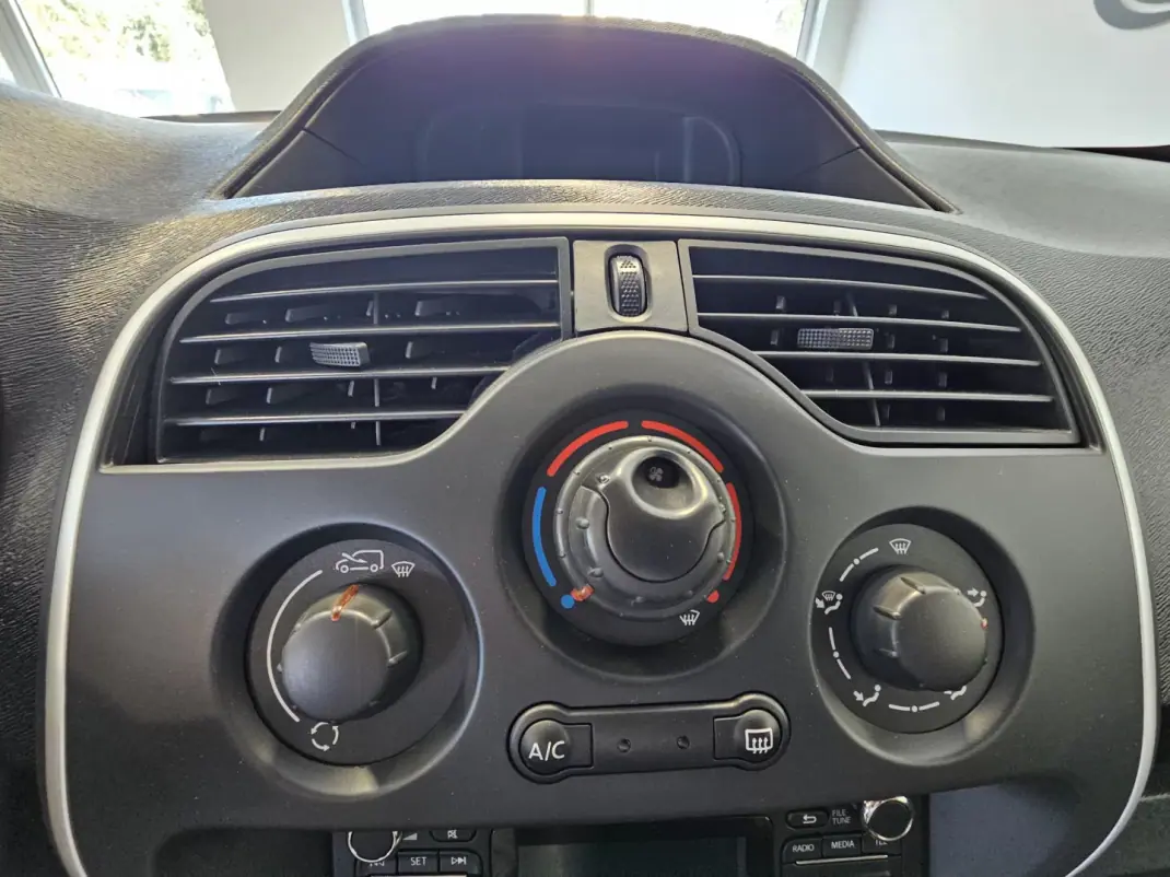 Renault Kangoo 2018 - 11750 EUR, 89756 km - 89756km - foto 9 de 15