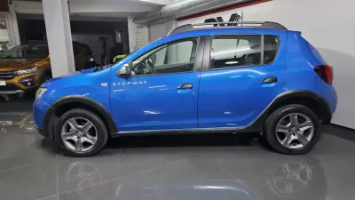 Dacia Sandero 2018 - 10990 EUR, 129000 km - AUTO.MOTO.pt - 129000km - foto 2 de 21