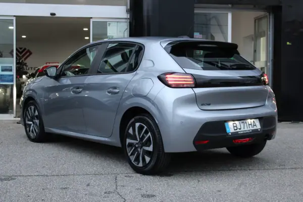 Peugeot 208 2024 - 16900 EUR, 23701 km - AUTO.MOTO.pt - 23701km - foto 2 de 11