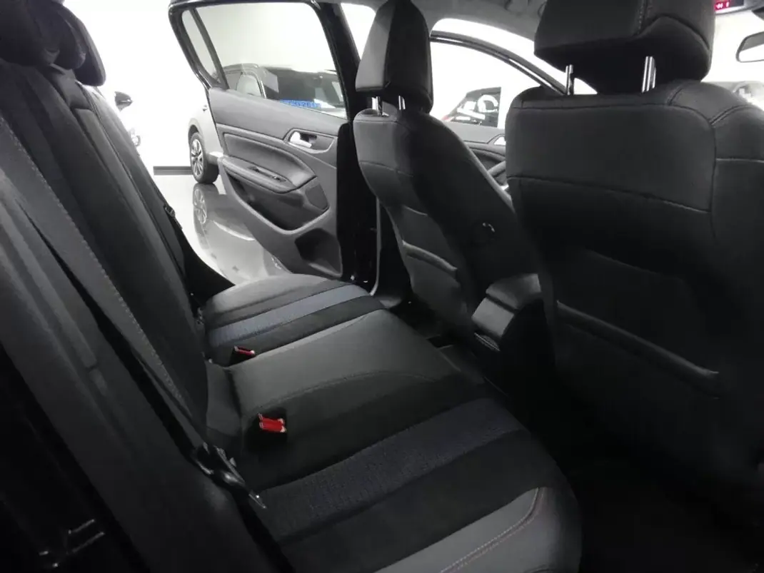 Peugeot 308 2019 - 14900 EUR, 50000 km - AUTO.MOTO.pt - 50000km - foto 42 de 51
