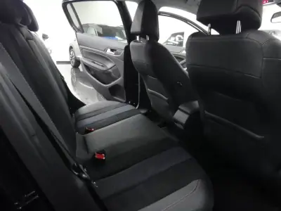 Peugeot 308 2019 - 14900 EUR, 50000 km - AUTO.MOTO.pt - 50000km - foto 42 de 51